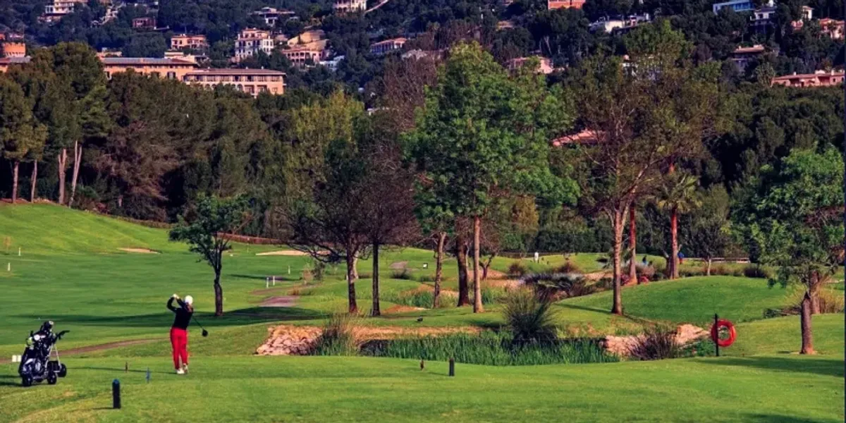 NextImg:British tourist dies on Majorca golf course after fatal head injury that could have been caused by 'stray ball'