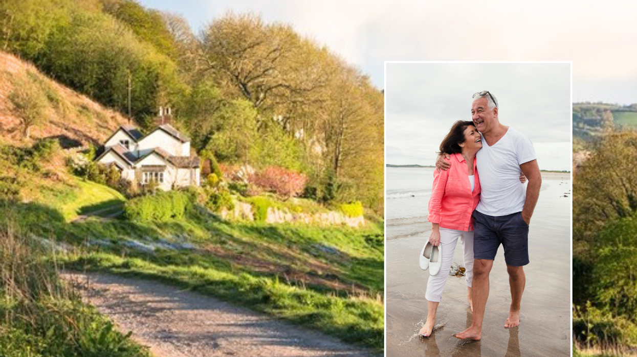 Malvern Hills/Couple walking on beach