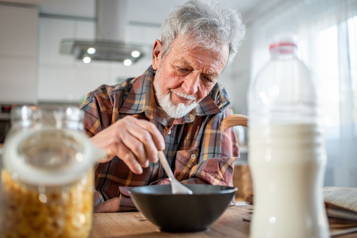 MAN EATING BREAKFAST