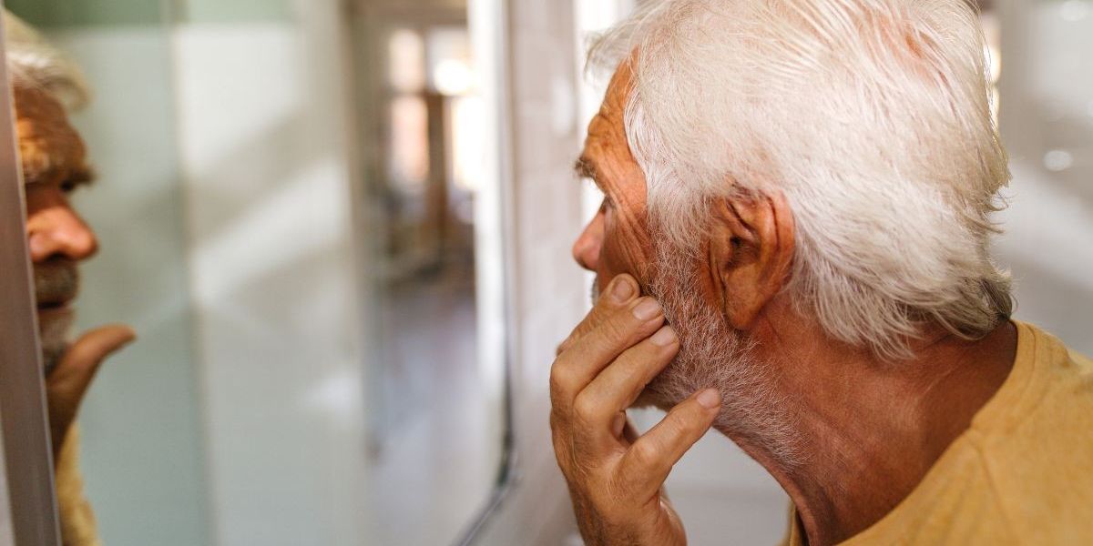 NextImg:'I'm a doctor and these are the high cholesterol symptoms you should look for in the mirror'