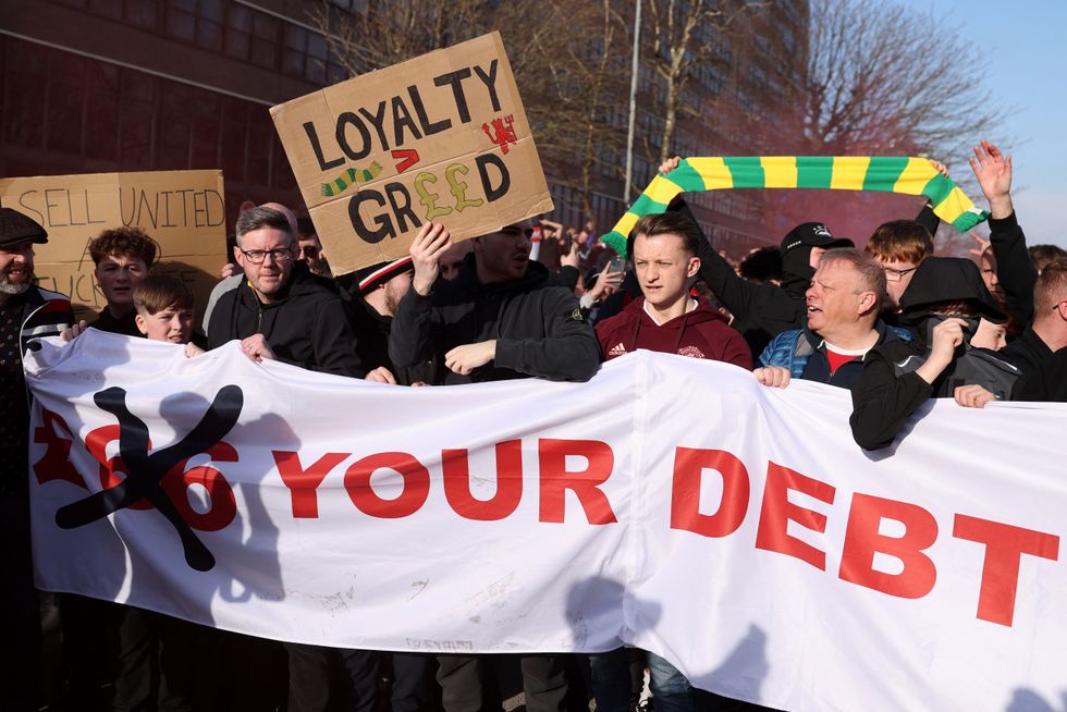 Man Utd fans take part in 'large-scale anti-Glazers protest' prior to Arsenal clash