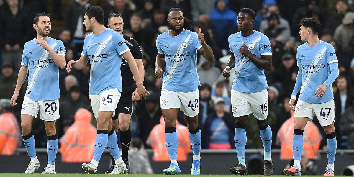 Manchester City close gap to Arsenal with convincing 3-0 win over Crystal Palace Manchester City close gap to Arsenal with convincing 3-0 win over Crystal Palace