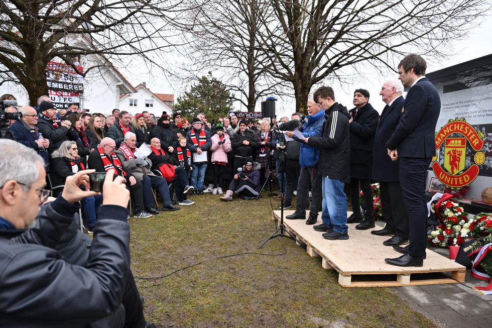 Manchester United fans gathered to pay tribute to the Busby Babes