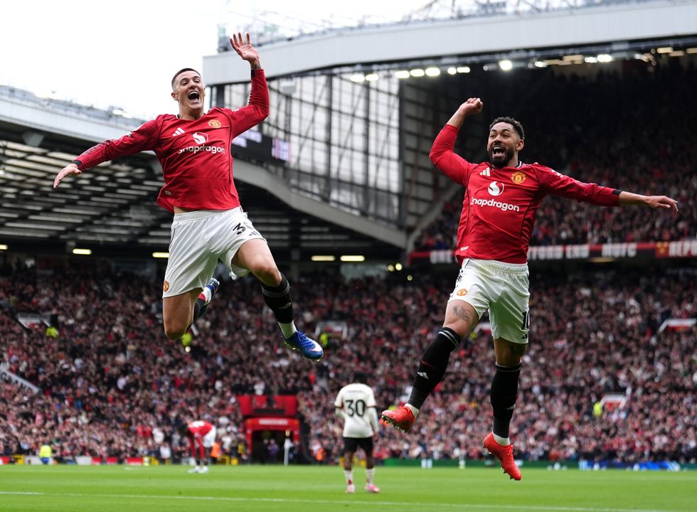 Manchester United venceu o Liverpool por 2 a 0, Matheus Cunha e Benjamin Sesko marcaram