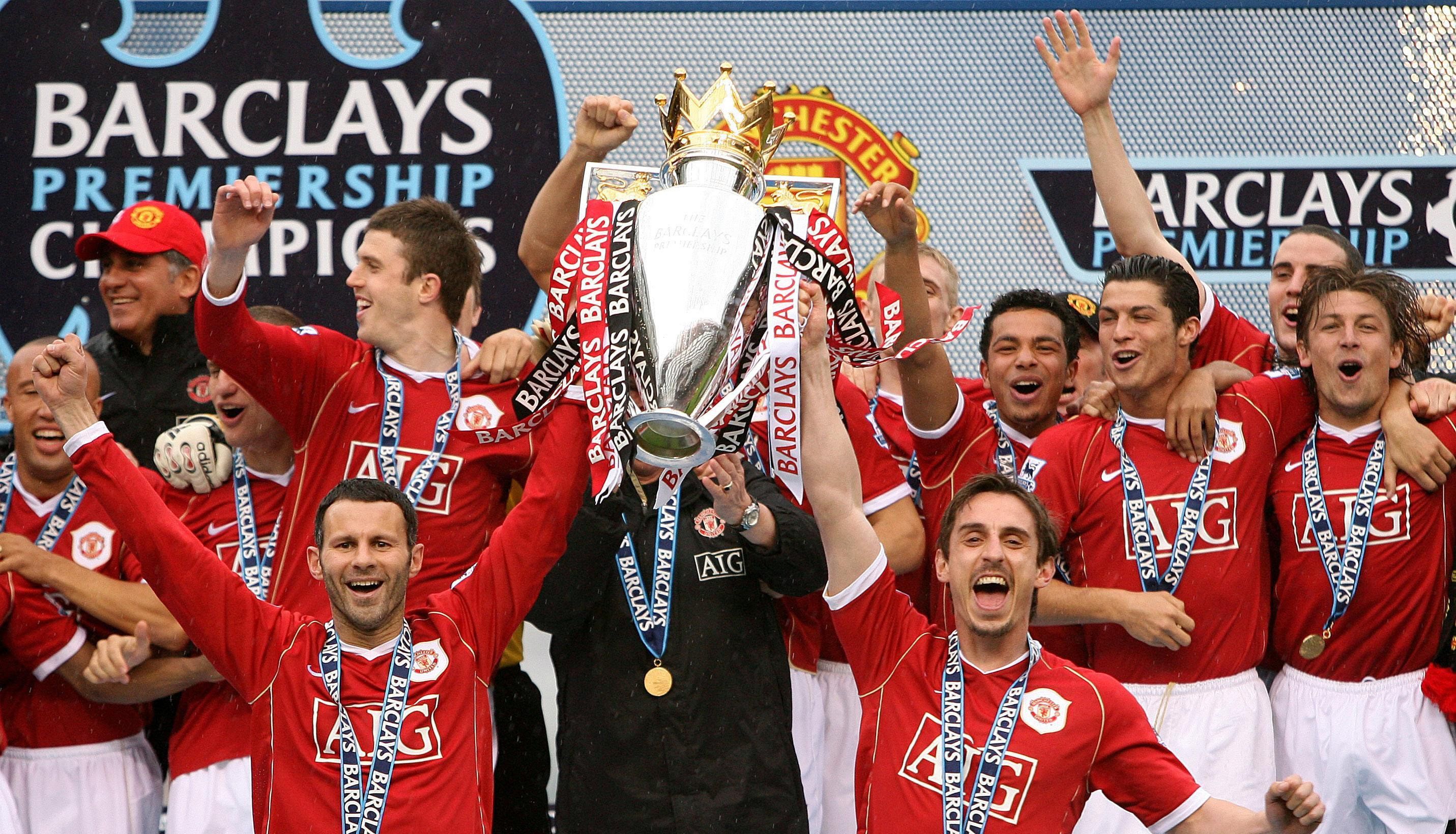 Manchester United's Ryan Giggs (left) and Gary Neville played together for Manchester United.