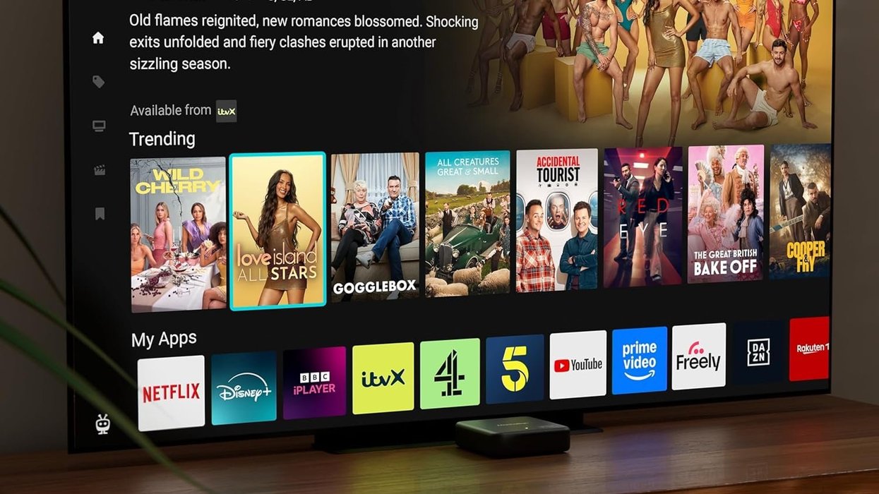 Manhattan Aero 4K TV Streamer with Freely in front of flat screen TV