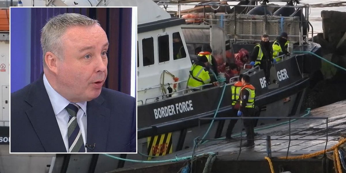 Keir Starmer told he could ‘stop the small boats crisis in a WEEK’ as GB News spots 450 migrants heading for Britain Keir Starmer told he could ‘stop the small boats crisis in a WEEK’ as GB News spots 450 migrants heading for Britain