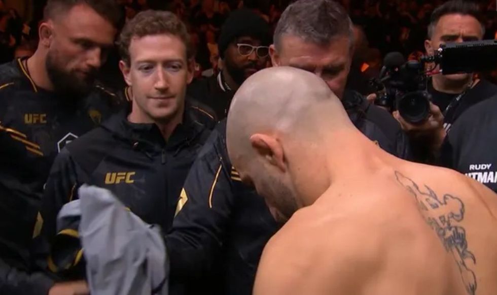 Mark Zuckerberg was in and amongst Alexander Volkanovski's team