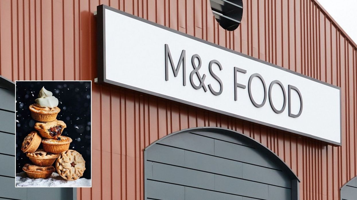 Marks & Spencer sign / mince pies