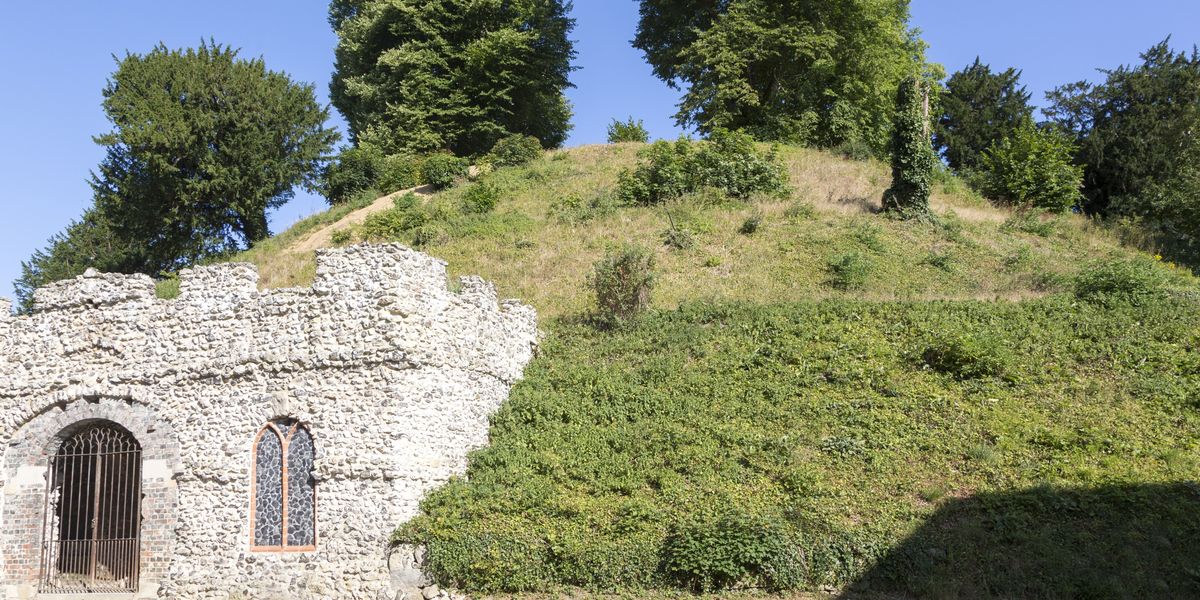 Neolithic Marlborough monument ‘where bones of Merlin the magician buried’ to see demolition work Neolithic Marlborough monument ‘where bones of Merlin the magician buried’ to see demolition work