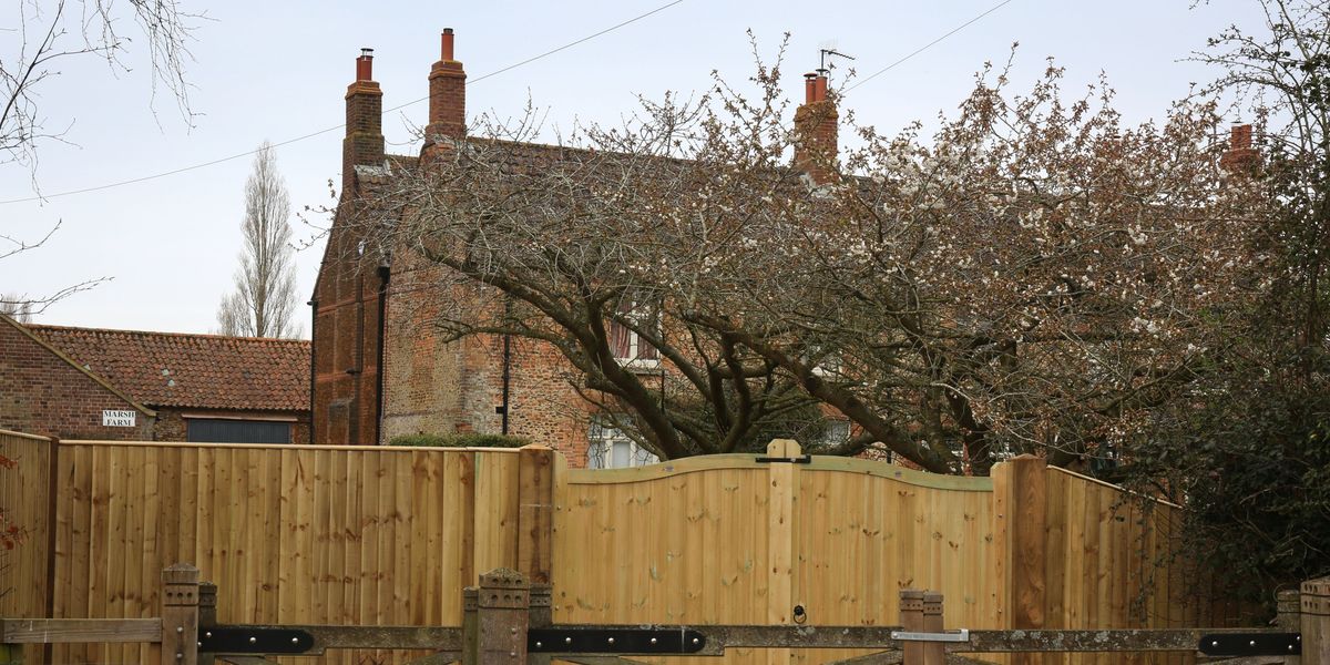 Andrew Mountbatten-Windsor’s security guards to stay in mobile home Andrew Mountbatten-Windsor’s security guards to stay in mobile home