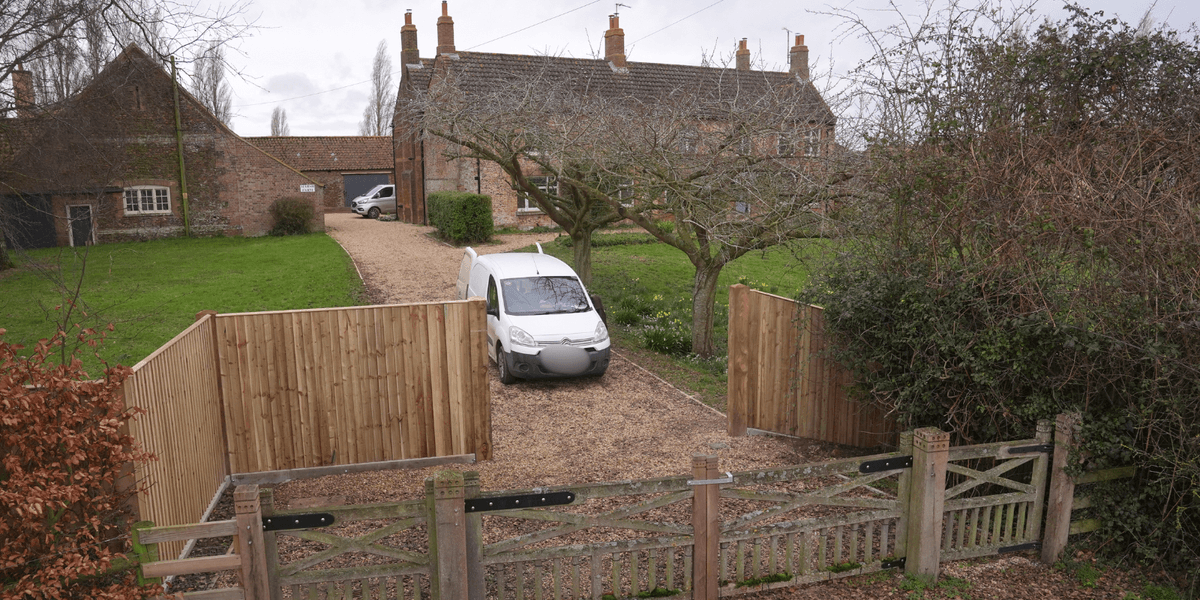 Removal vans spotted at Marsh Farm ahead of former prince’s move Removal vans spotted at Marsh Farm ahead of former prince’s move