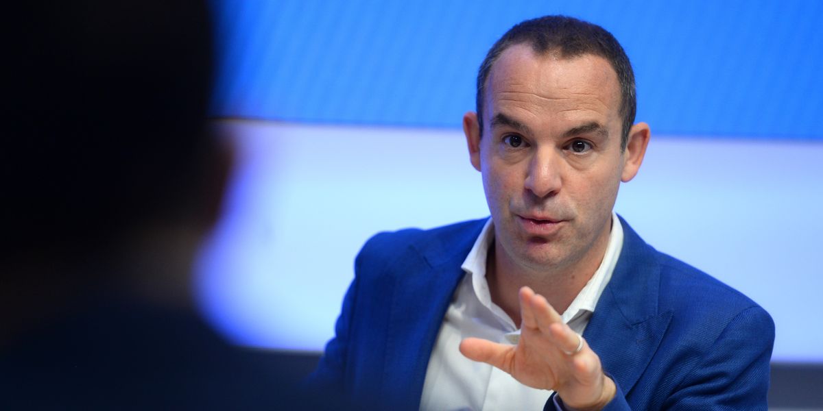 Martin Lewis reveals banks offering over £1,525 for customers switching before Christmas Martin Lewis reveals banks offering over £1,525 for customers switching before Christmas
