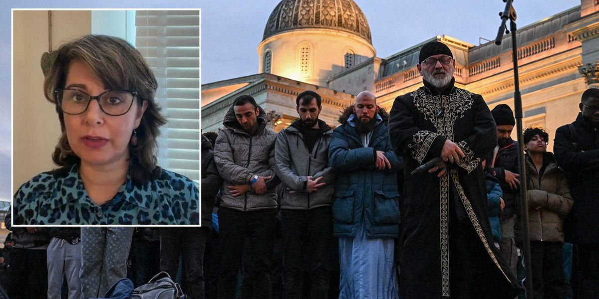 Muslim public prayer row: Sadiq Khan accused of ‘appeasing Islam’ amid calls to ban mass public prayer Muslim public prayer row: Sadiq Khan accused of ‘appeasing Islam’ amid calls to ban mass public prayer