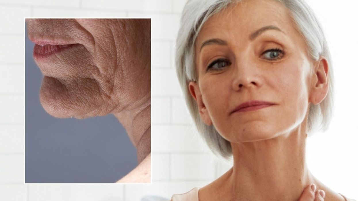 Mature woman with jowls / Woman looking at her neck