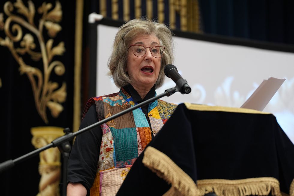 Maureen Lipman