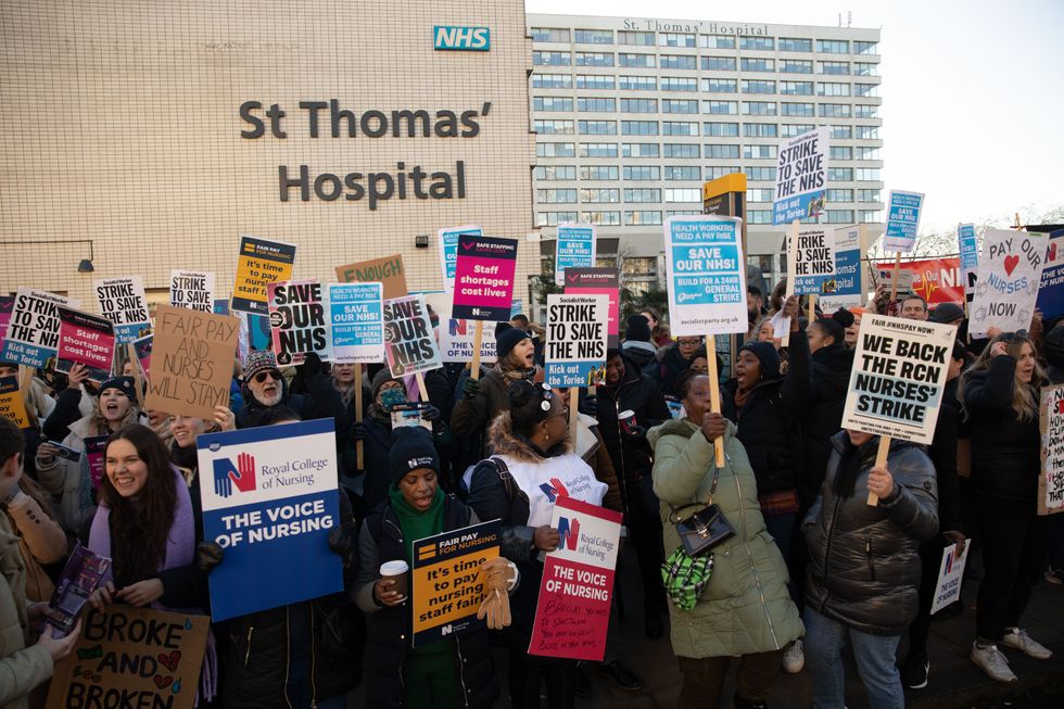 Members of the Royal College of Nursing (RCN) on the picket line outside St Thomas' Hospital in London as nurses in England, Wales and Northern Ireland take industrial action over pay. Picture date: Thursday December 15, 2022.