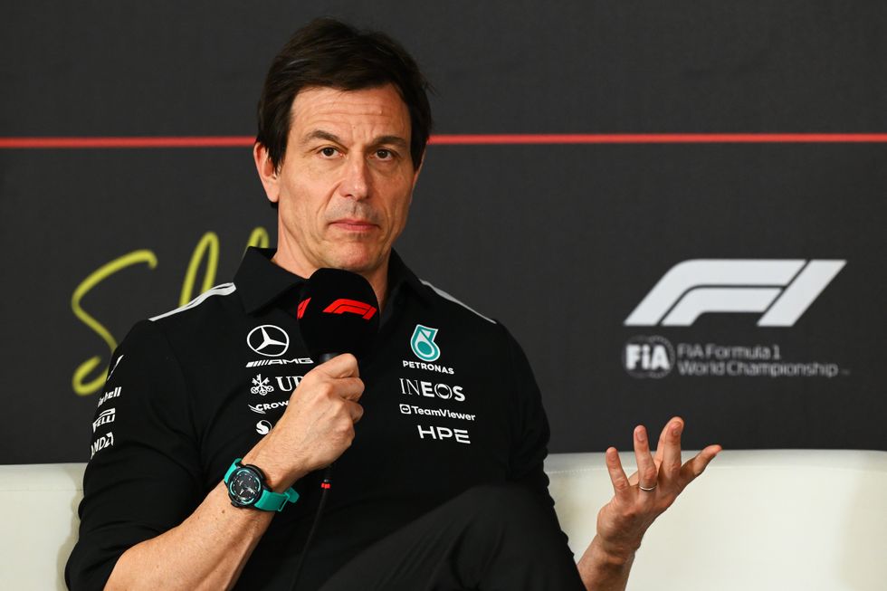 O gerente da equipe Mercedes, Toto Wolff, caracterizou a abordagem da seguinte forma 