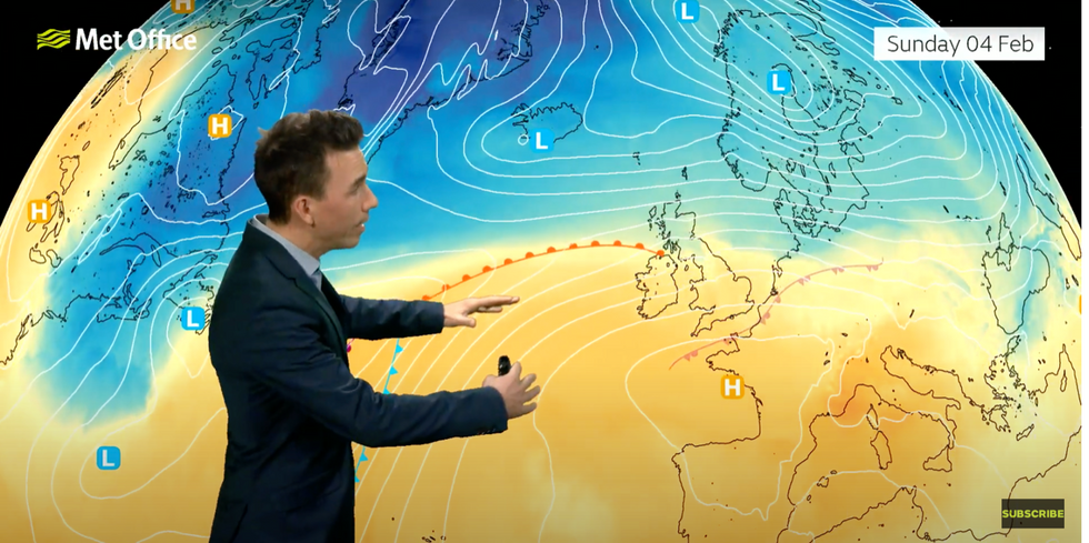 Met Office\u2019s Aidan McGivern shows how the weekend will be mild