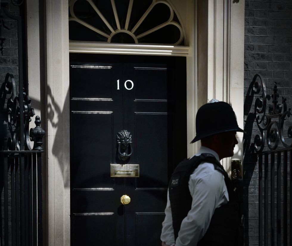Met Police officer outside No10