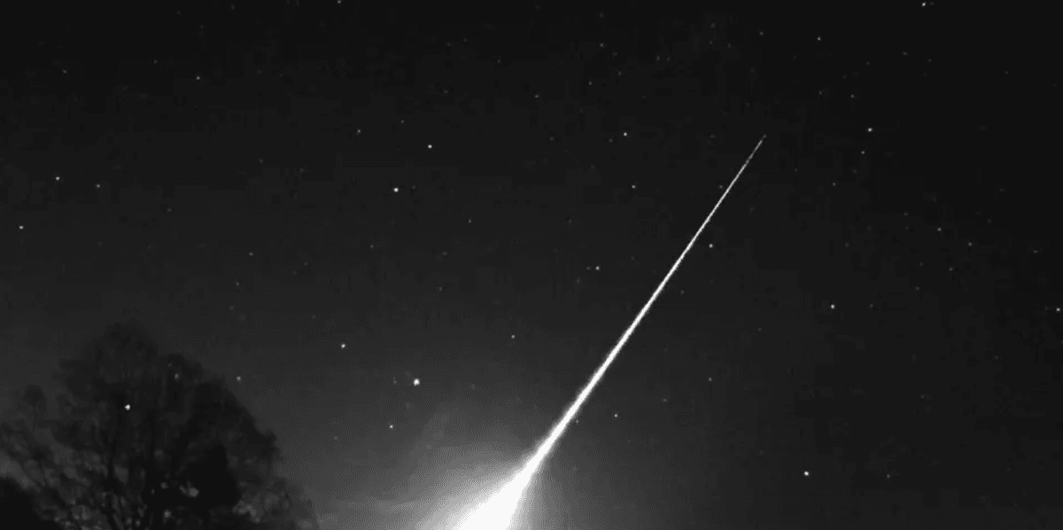 Huge green fireball confirmed as meteor after flying through night sky over Britain Huge green fireball confirmed as meteor after flying through night sky over Britain