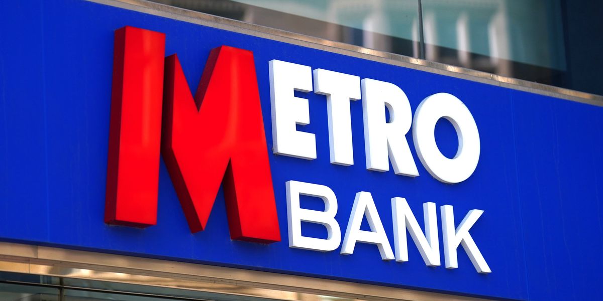 Metro Bank boss nets record £2.6m pay after axing over 1,000 staff roles Metro Bank boss nets record £2.6m pay after axing over 1,000 staff roles