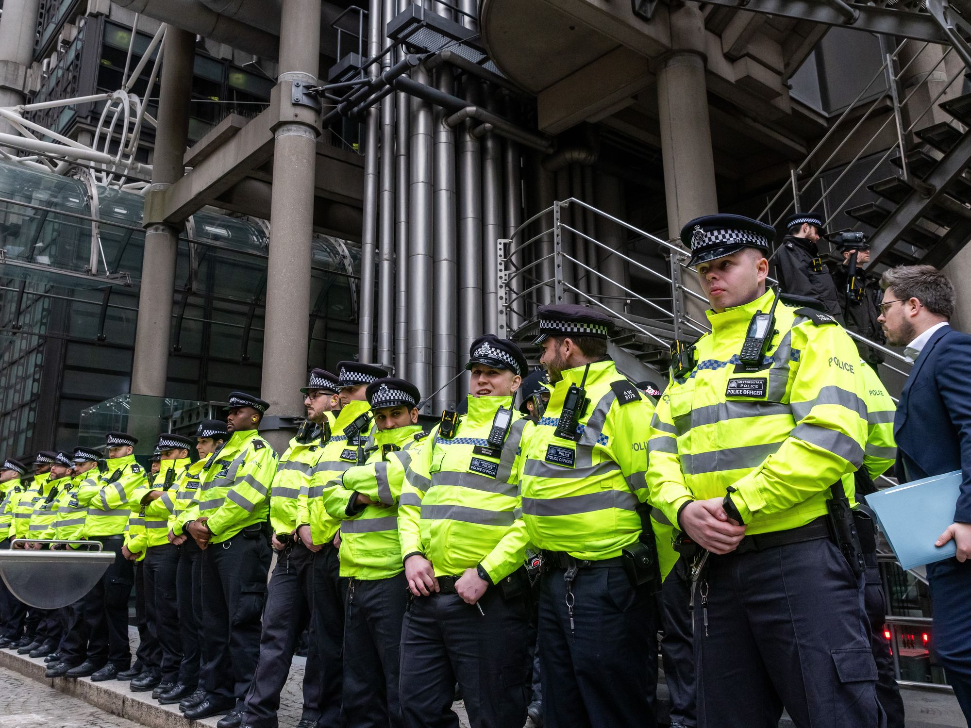 Metropolitan Police officers cordon