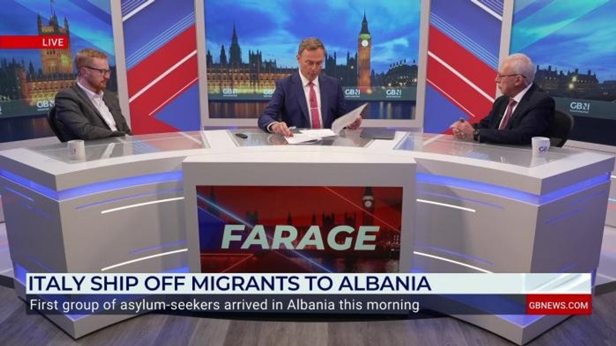 Keir Starmer 'looks completely stupid' on immigration - 'He should advertise everyone welcome!'