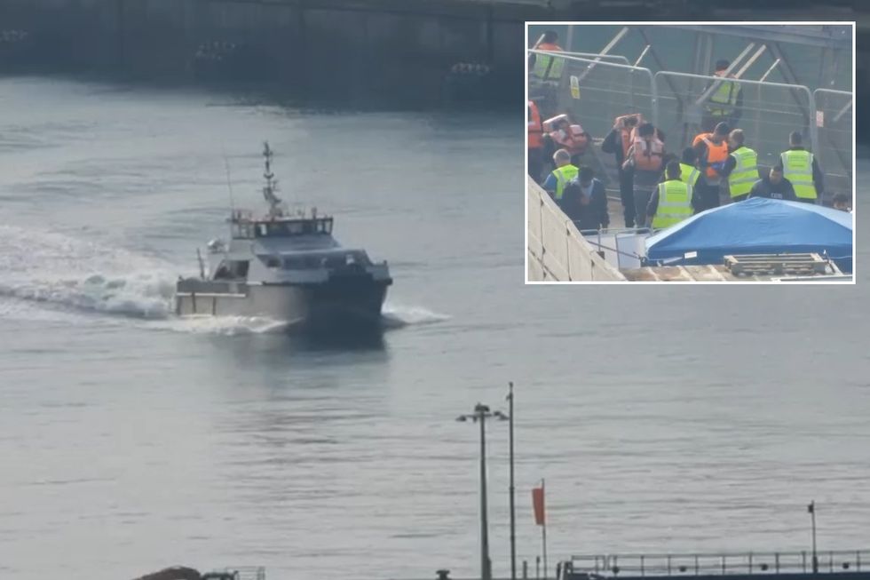 Migrant crisis: More than 2,000 migrants arrive in UK in RECORD WEEK for crossings