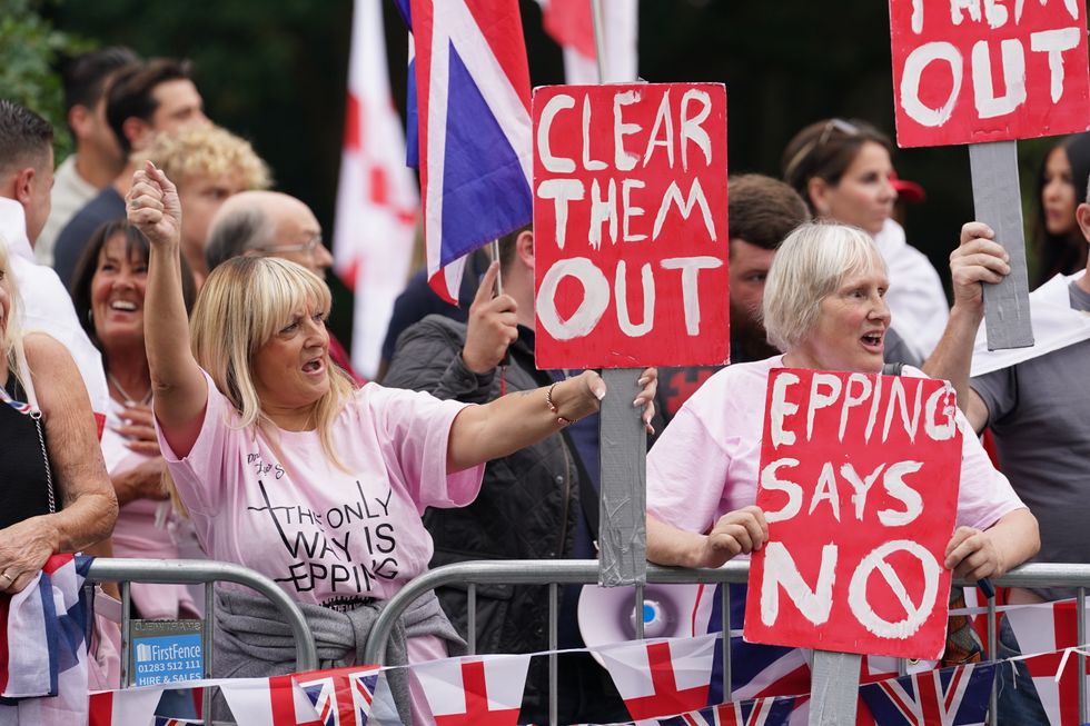 Migrant hotel protest in Epping