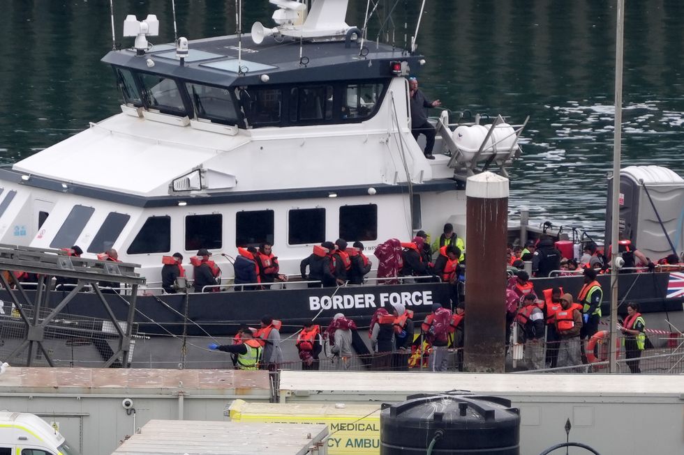 Migrants arrive