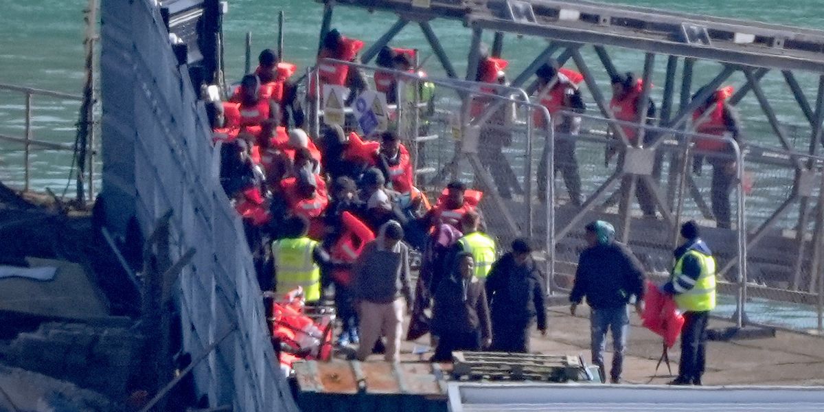 NextImg:'Madness!' Illegal immigrants dodge deportation after 'two-tier' Sentencing Council 'blows hole' through border enforcement