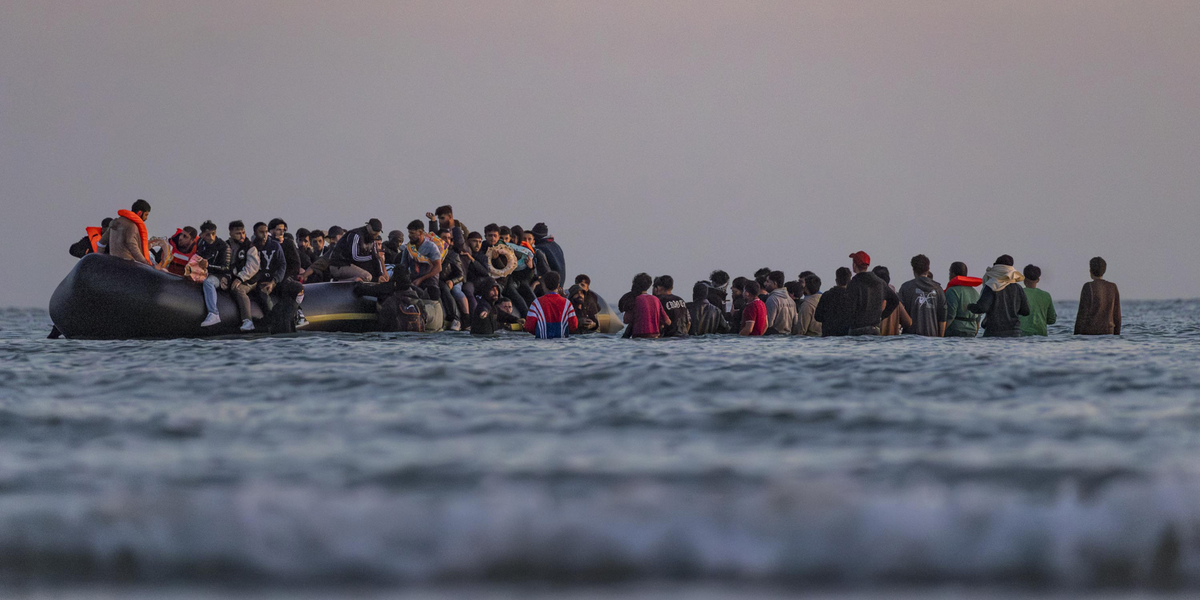 NextImg:Migrant crisis: Almost 900 asylum seekers cross Channel in bank holiday rush