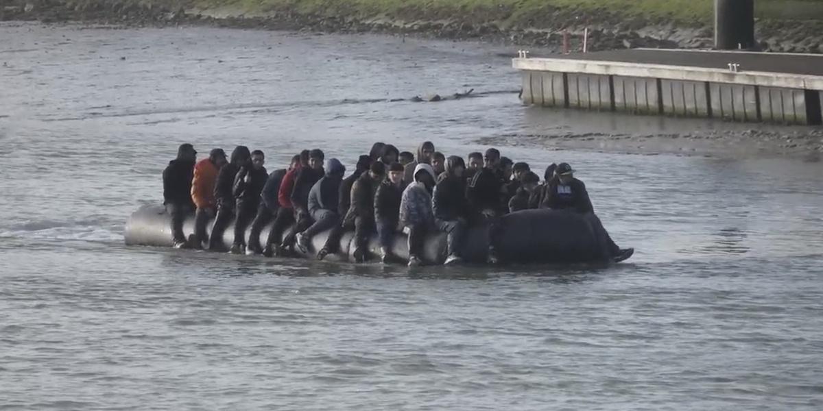 NextImg:Over 400 migrants cross Channel in small boats despite Labour returning TWO asylum seekers to France