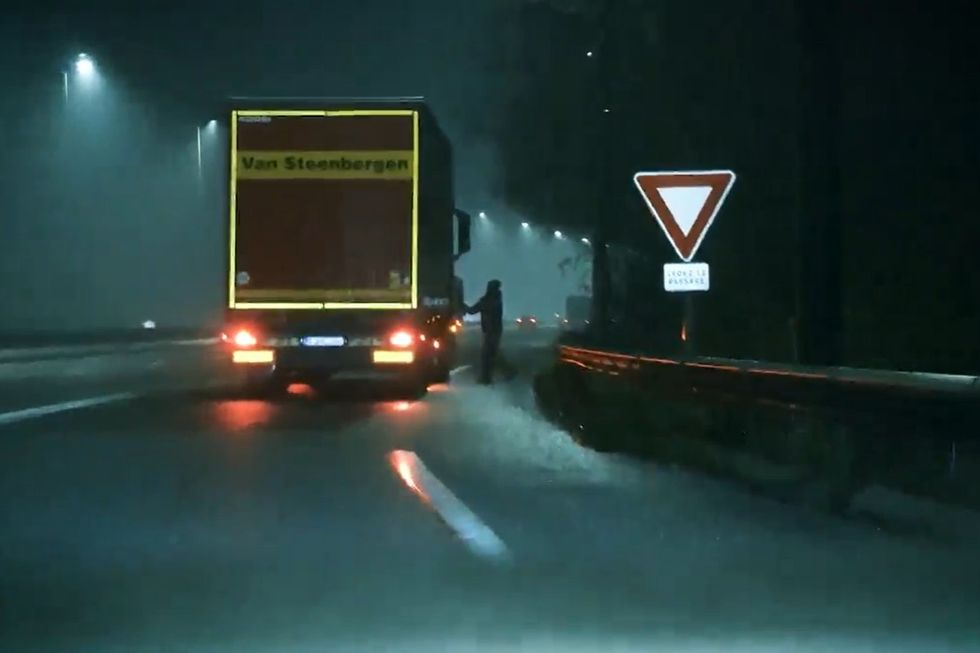 Migrants discovered on roof of lorry
