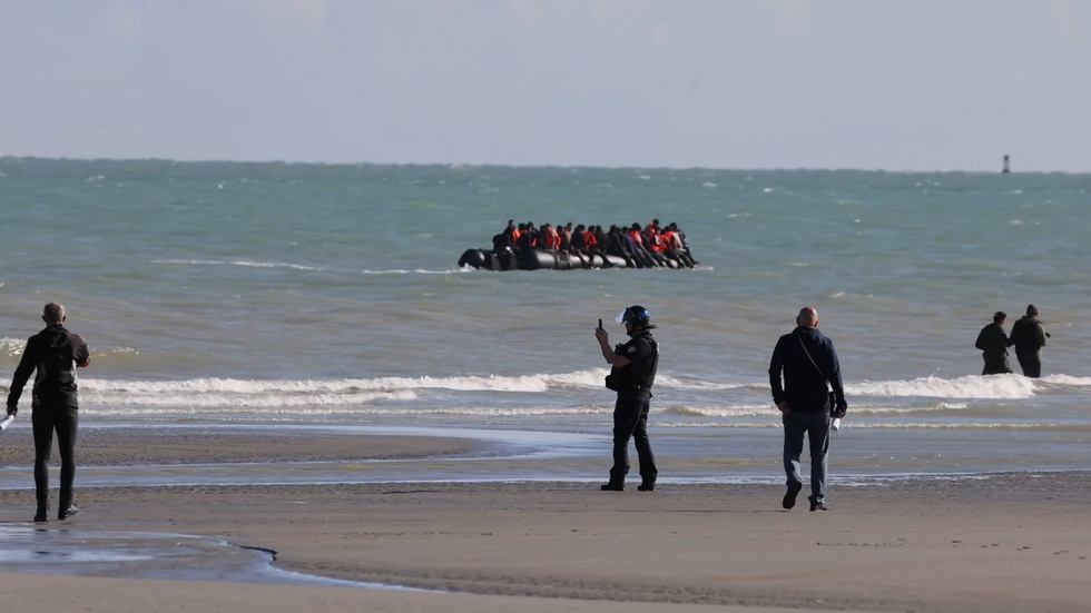 Migrants leaving France