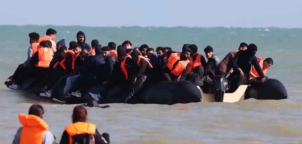 Migrants leaving the France to head to the UK