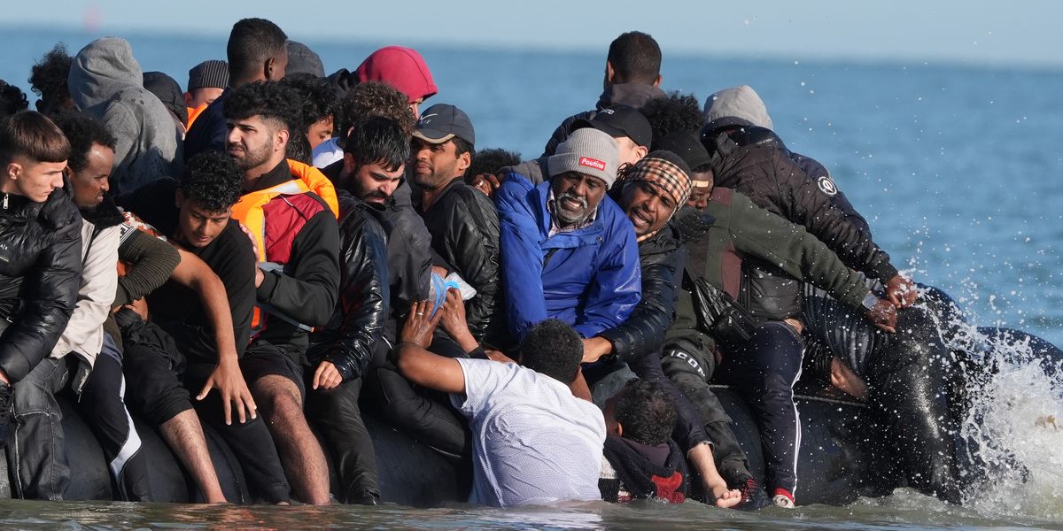 NextImg:First migrants arrive in UK from France under 'one-in, one-out' deal