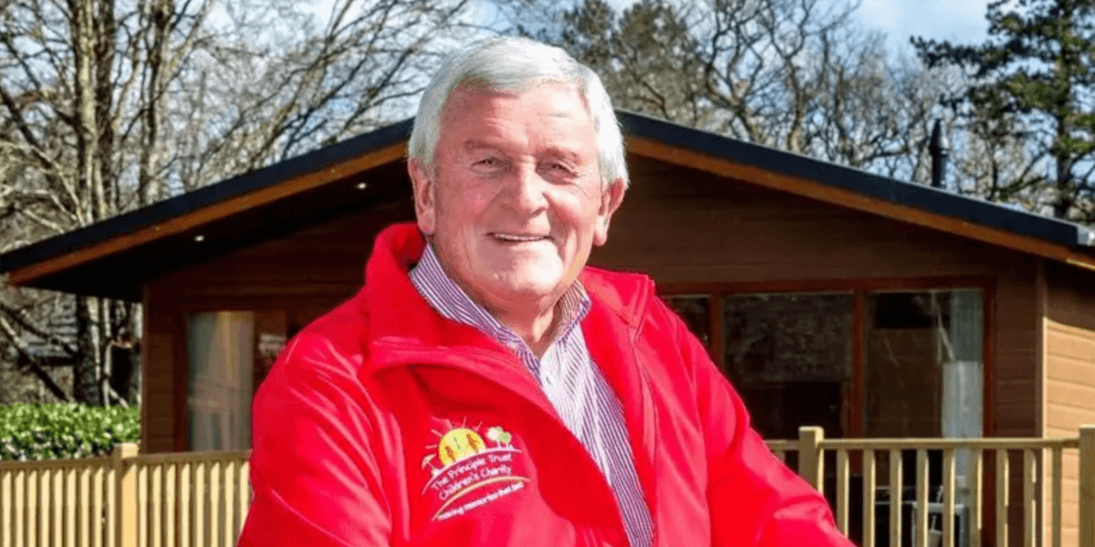 Charity founder receives MBE medal from two monarchs in unusual situation Charity founder receives MBE medal from two monarchs in unusual situation