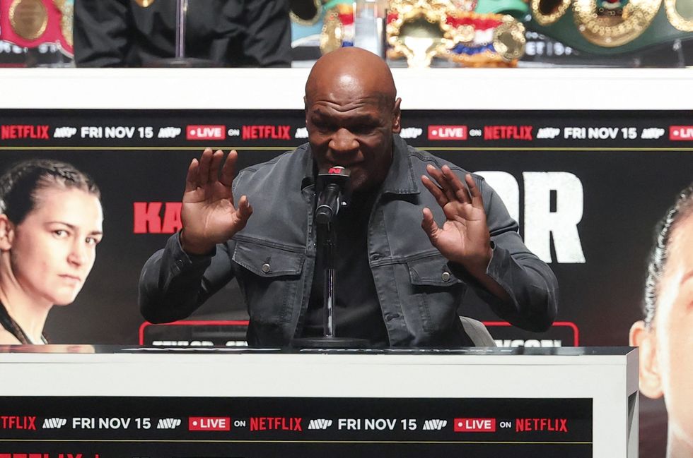 Boxing match between mike tyson and jake paul