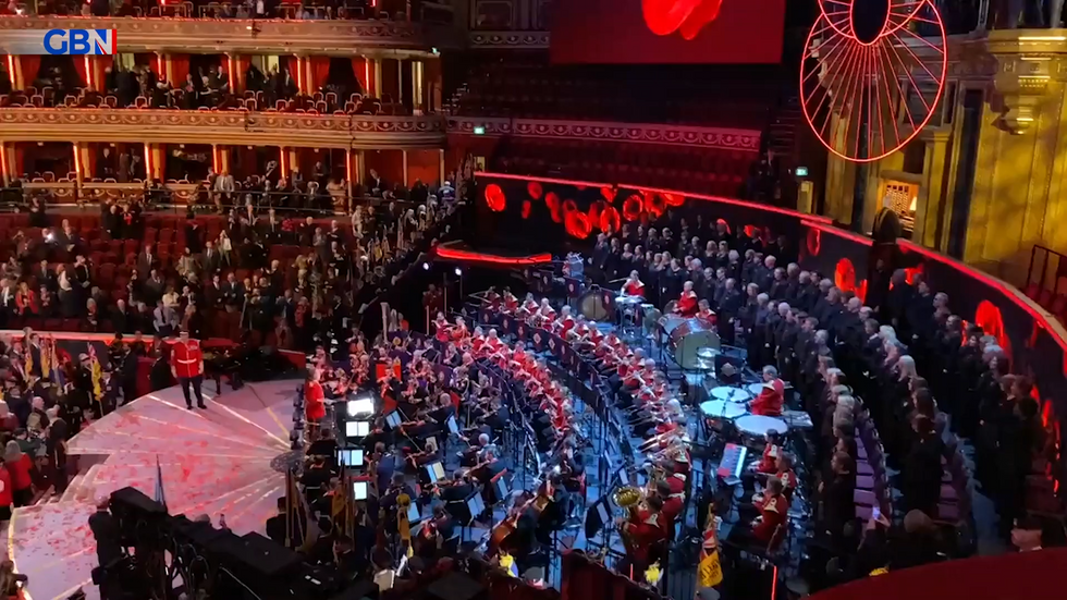 Military orchestra and Bach Choir play impromptu \u2018Land of Hope And Glory\u2019