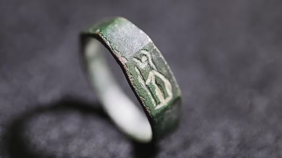 Minerva ring