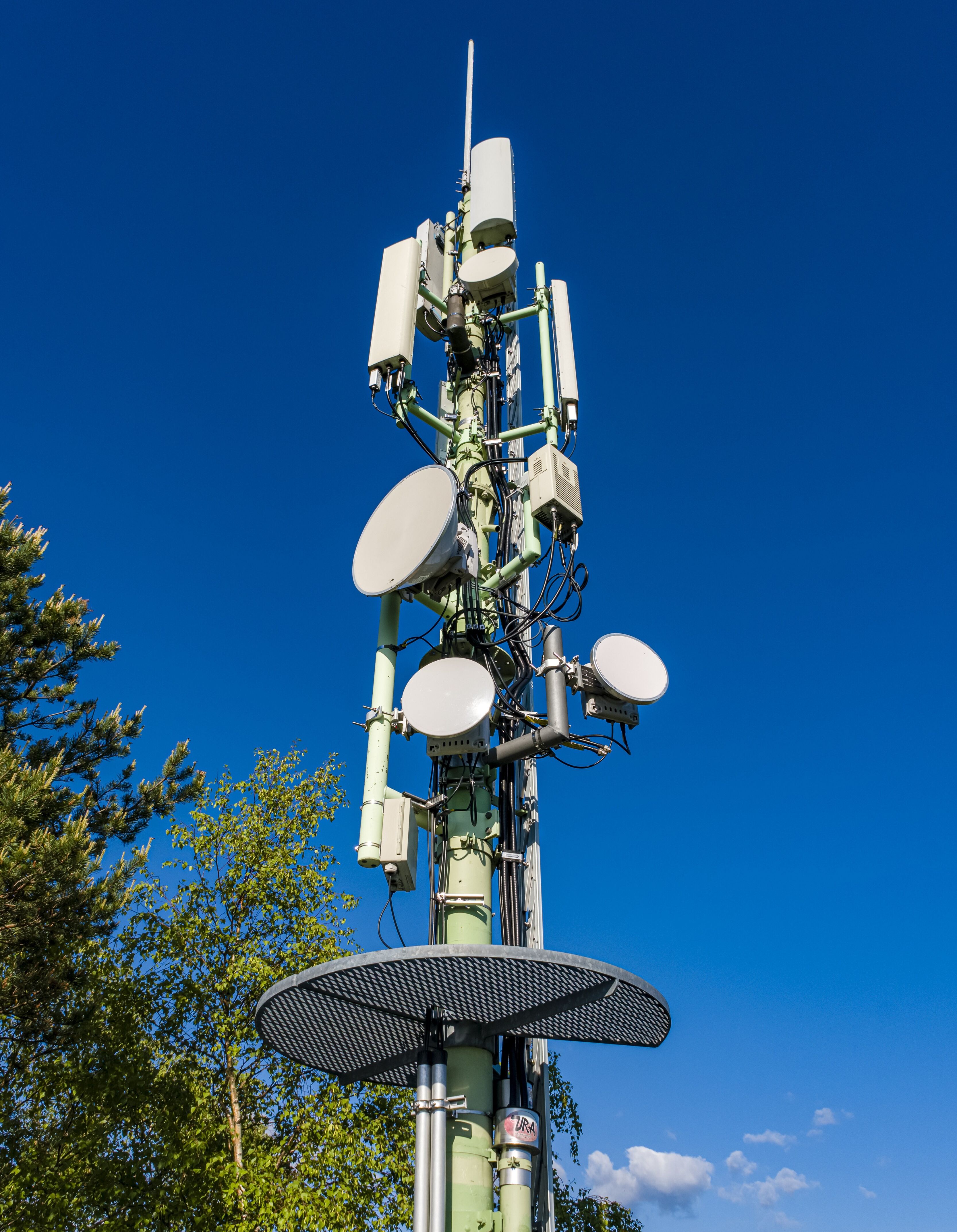 mobile mast with 5G signal