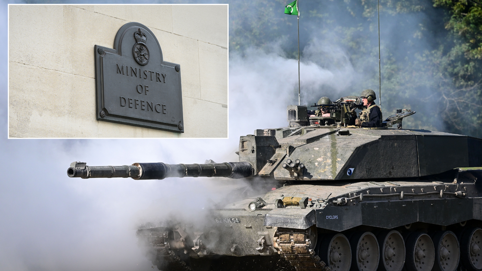 MoD sign/Challenger 2 tank