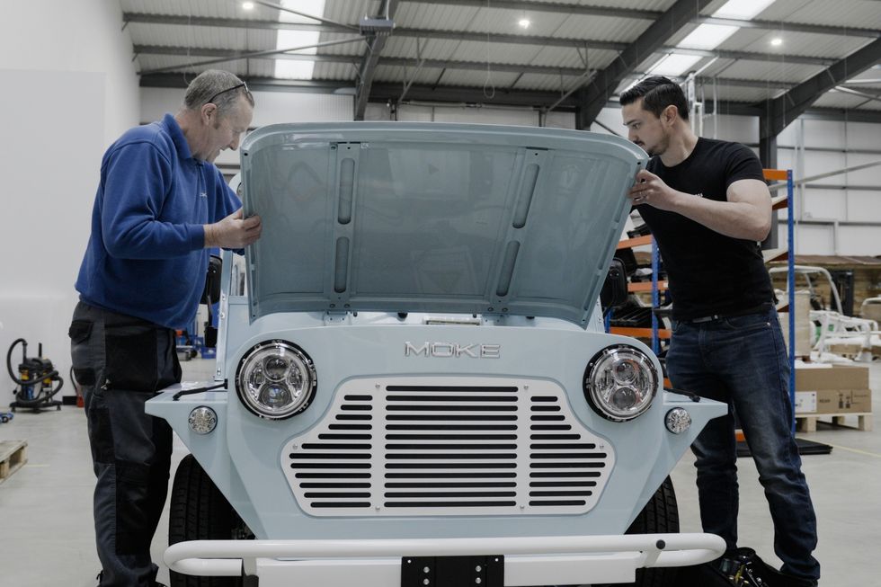 MOKE assembly, bonnet