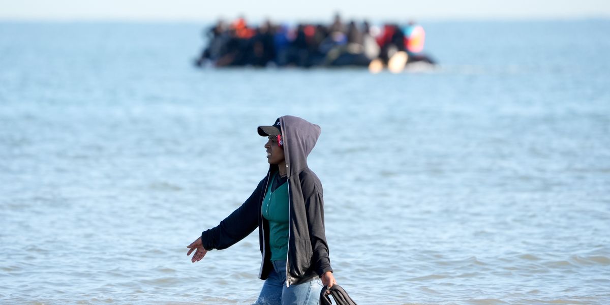 More than 2,000 migrants cross Channel in just a WEEK as French camps ‘like a warzone’ More than 2,000 migrants cross Channel in just a WEEK as French camps ‘like a warzone’