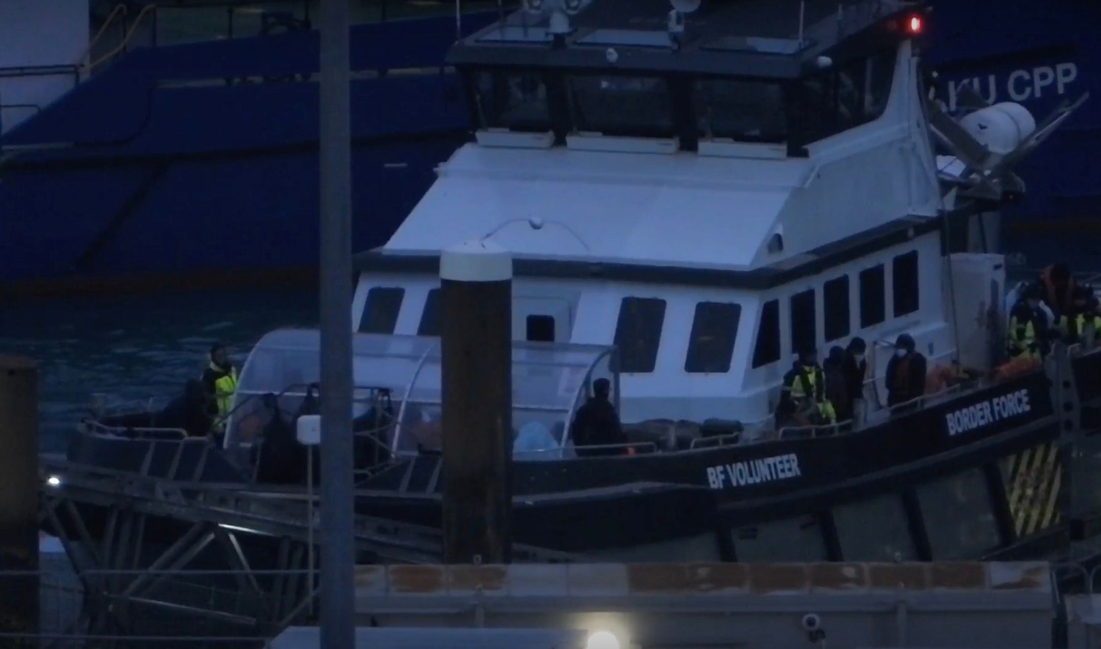 More than a thousands migrants are set to attempt to cross