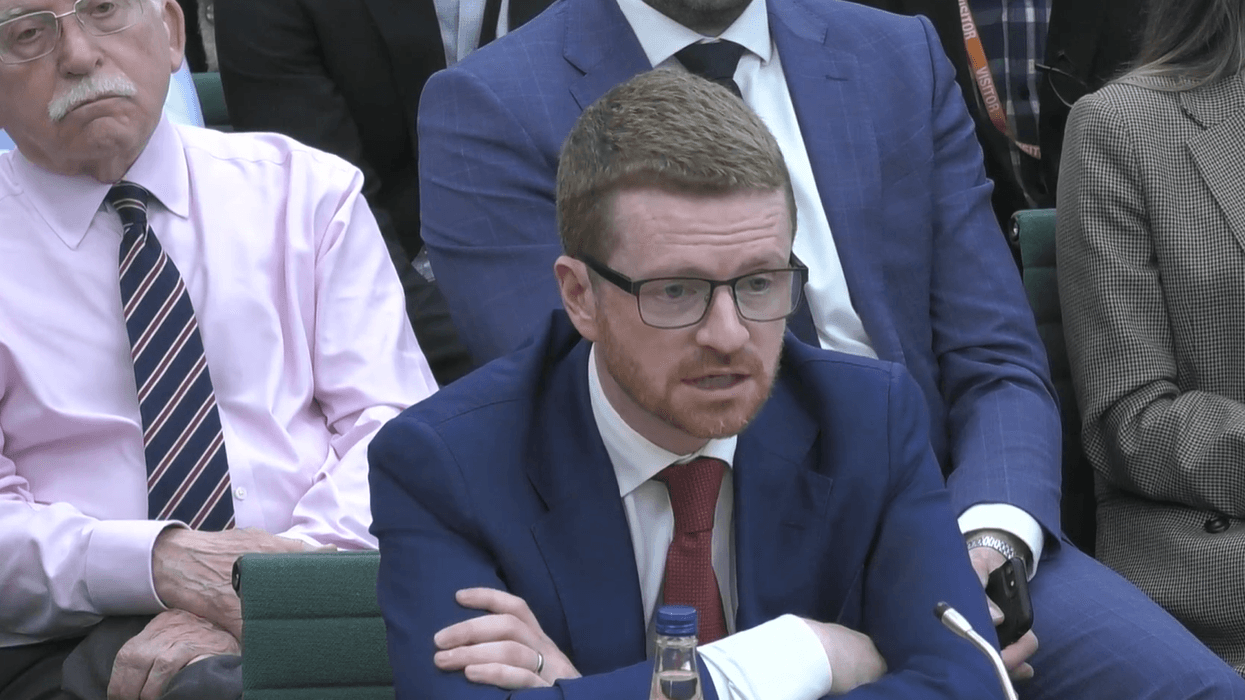 Keir Starmer's former chief aide desperately attempts to defend No10's handling of Mandelson scandal as PM face crunch vote in just hours