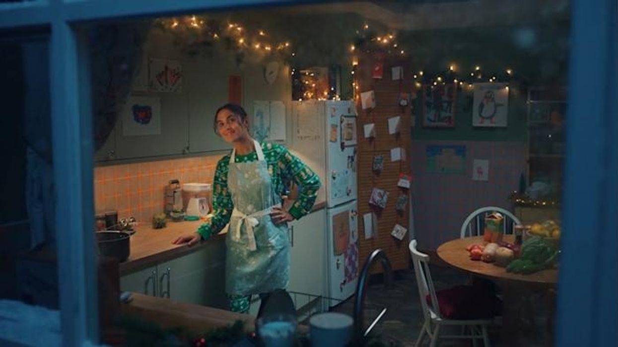Morrisons' new Christmas advert features a nostalgic musical hit and the return of singing oven gloves