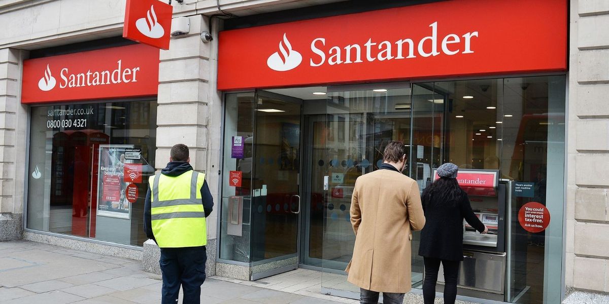 NextImg:Santander issues scam warning as customers loses £1,700 to WhatsApp fraudsters over Christmas